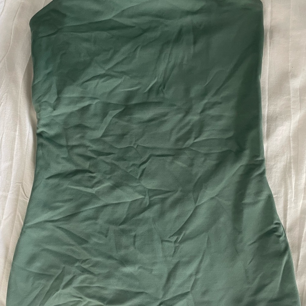 SOLD Aritzia Babaton Contour Tube Top